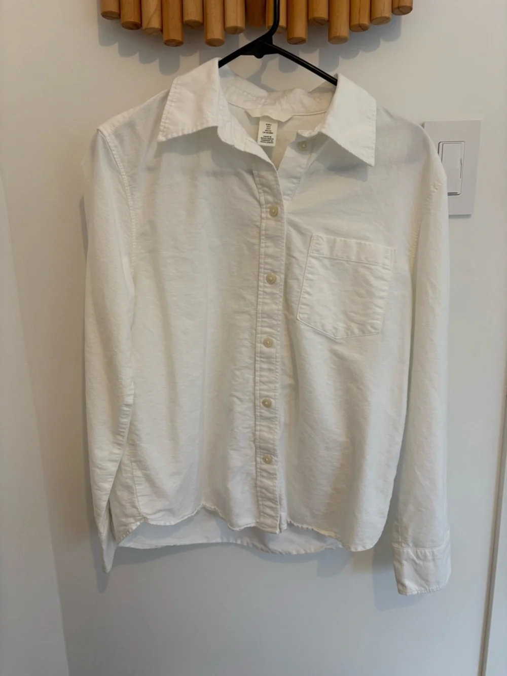 H&M button down collared shirt. - Picture 1 of 2